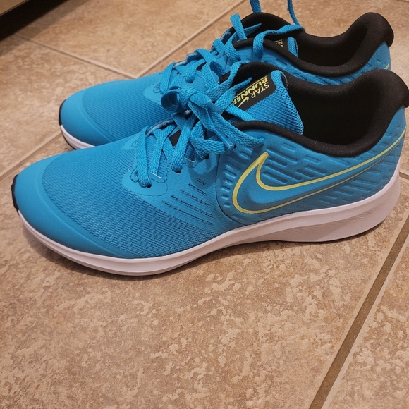 Nike Size 6 Ladies or kids 6Y - Picture 3 of 10